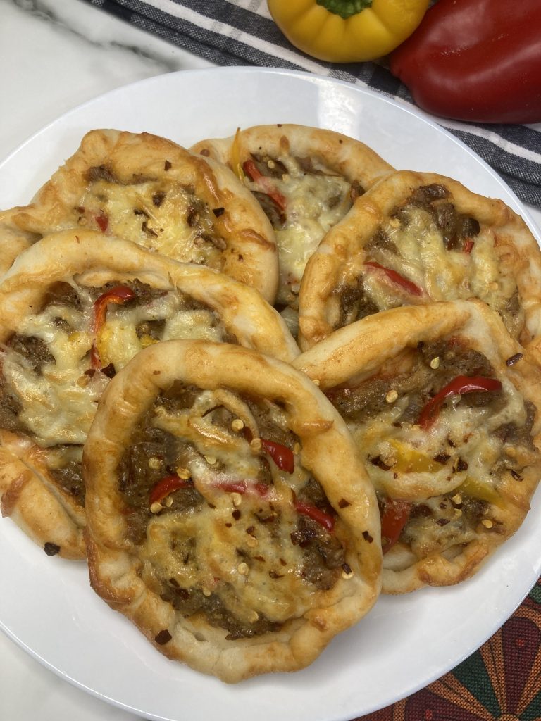 mini pizzas Pakistani bakery style