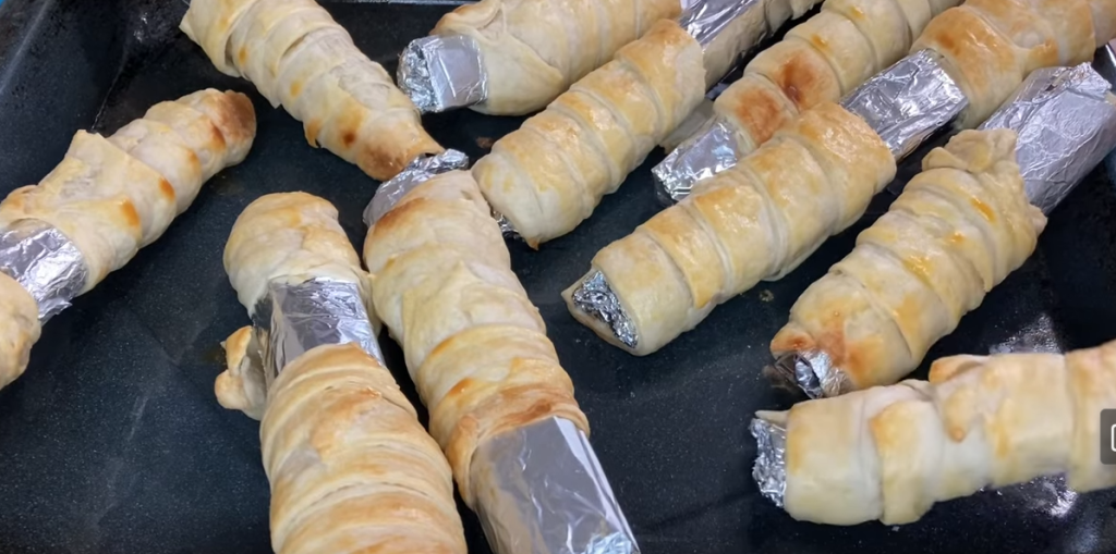 baked cream rolls